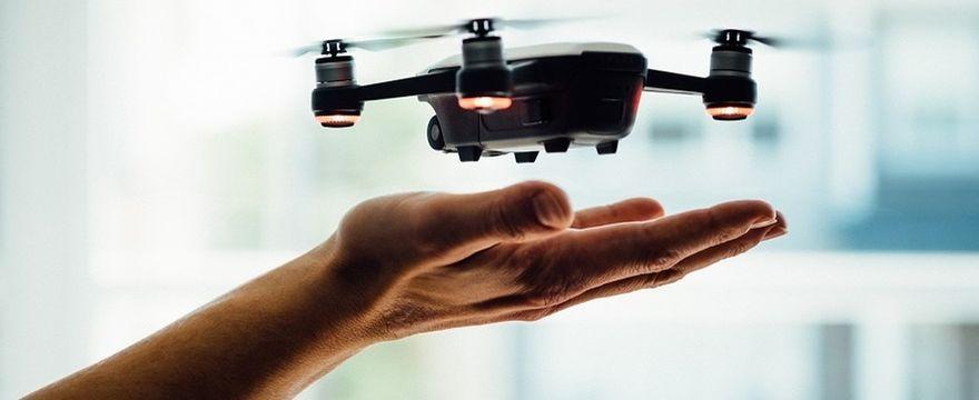 Dron poszarpał twarz trzylatkowi w parku!
