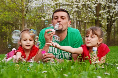 DEET dla dzieci? Jak chronić maluchy przed insektami?