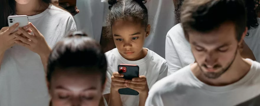 Uzależnienie wśród nastolatków – jak rozmawiać ze swoim dzieckiem