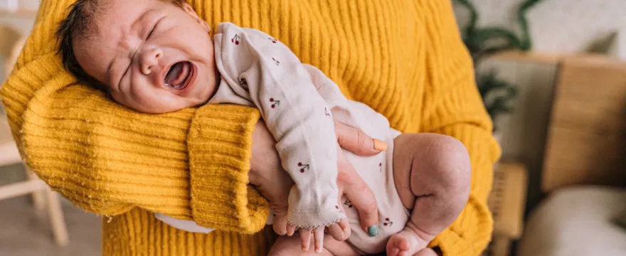 Dlaczego niemowlę płacze? Najczęstsze przyczyny i sposoby reakcji 
