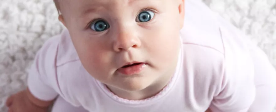 Pobranie krwi u dziecka.