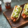 Mini hot-dogi z guacamole i salsą pomidorową